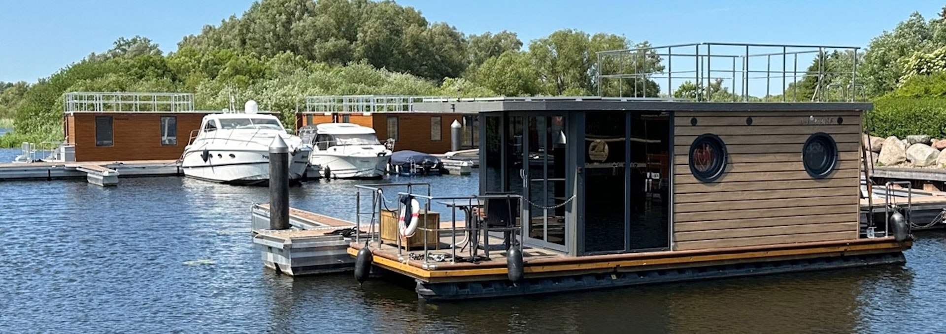 Woonboot in de haven, © C. Kaufmann