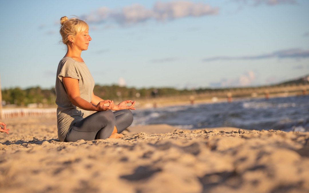 Yoga on the beach (c) Kurverwaltung Goehren Martin Stoever _09-2020_P5I3823, © Kurverwaltung Goehren / Martin Stoever