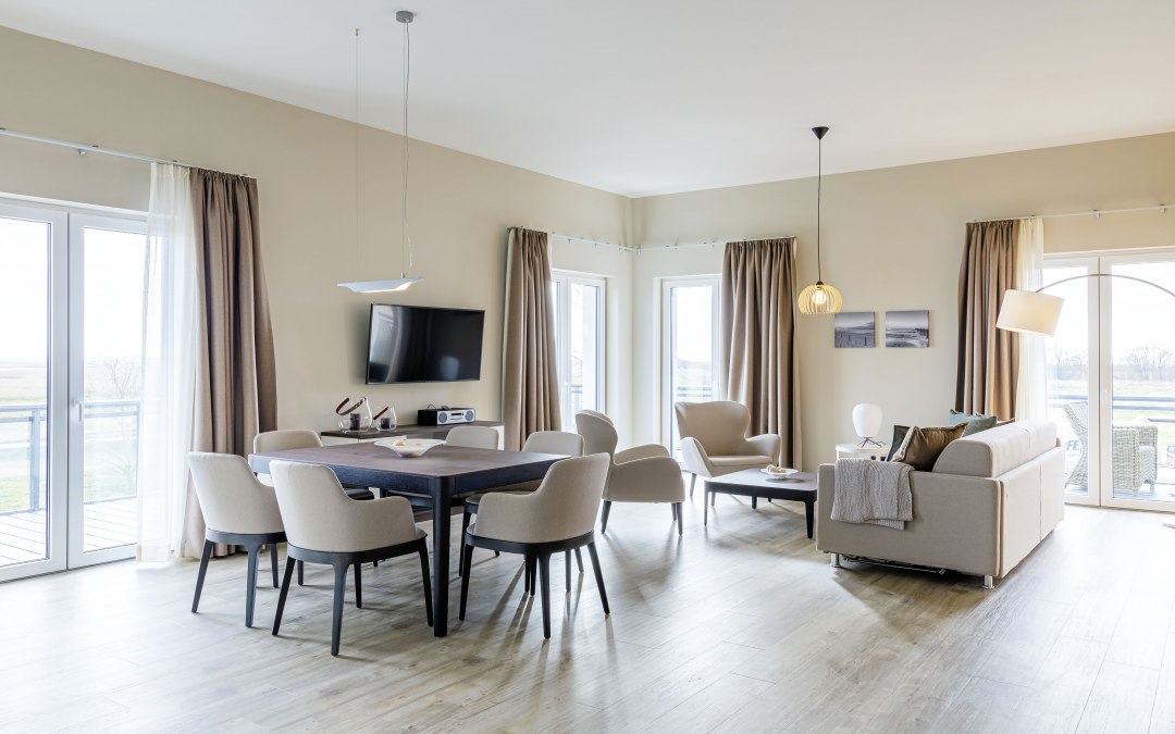 Kompleks apartamentów "Zwei Wasser" - Twój dom nad Morzem Bałtyckim w idyllicznym kurorcie bałtyckim Wustrow nad rzeką Darß., © K&K Ferienimmobilien GmbH & Co.KG