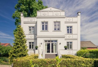 Zaledwie kilka kroków od malowniczego naturalnego portu w Krumminer Wiek, zabytkowy dwór Krummin czeka na swoich gości na wyspie Uznam., © Gutshaus Krummin / Matthias Friel