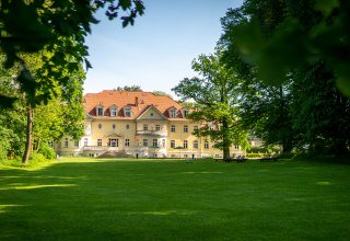 The manor house with its spacious well-kept, quiet manor park grounds., © Kloster Gut Saunstorf
