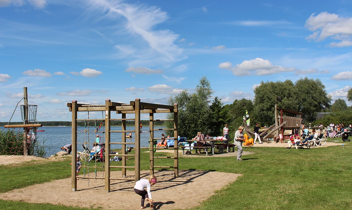 Mały plac zabaw w Untergoehren / Strandwiese / Badestelle, © Kur- und Tourismus GmbH Göhren-Lebbin