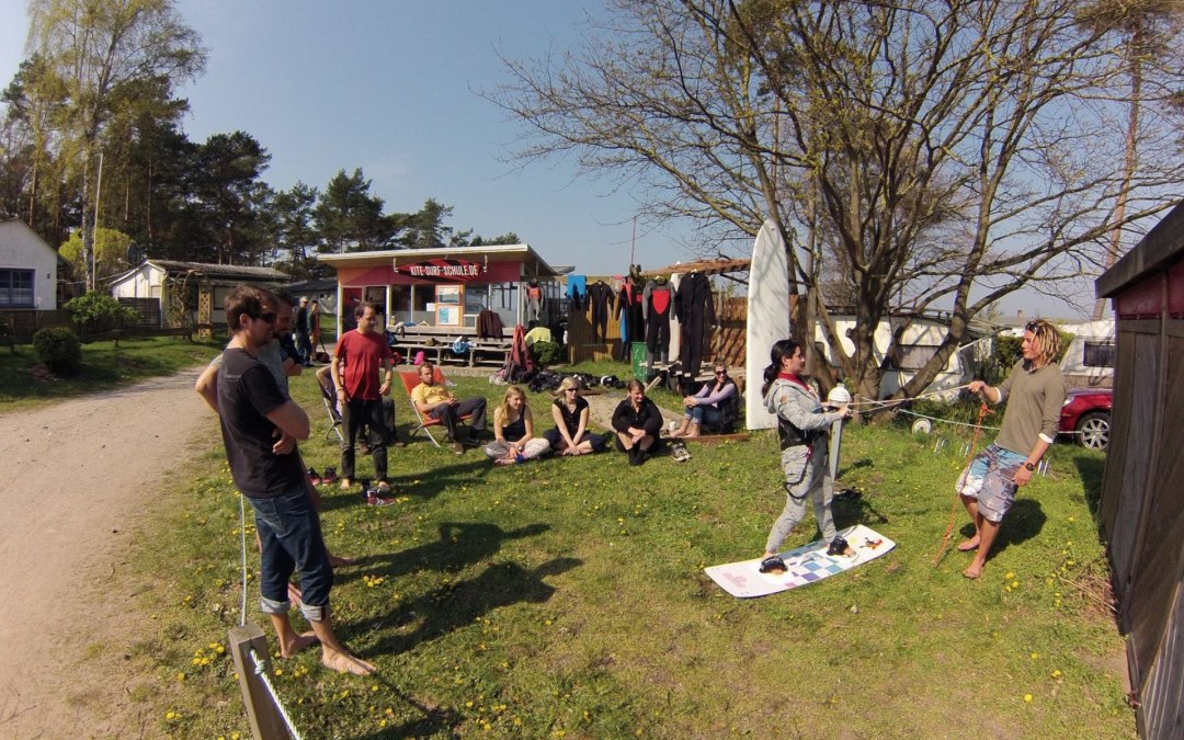 Despite practical training: theoretical preparations at our school, © Kitesurfschule Pepelow