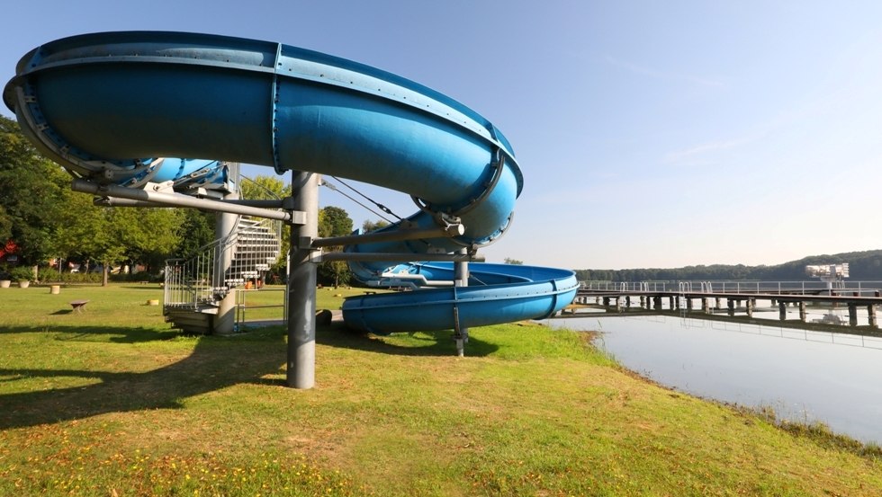 Outdoor pool at the Wockersee in Parchim - slide, © TMV/Gohlke