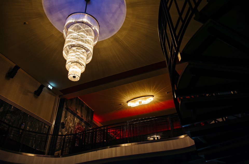 The chic and warm ambience of the " Theater of Peace ".(Photo: Andre Pristaff), © TDF/ Andre Pristaff