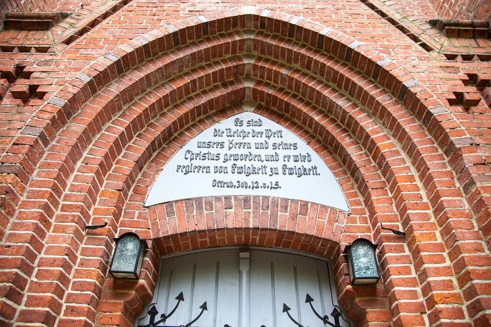 Entrance portal with inscription, © Frank Burger