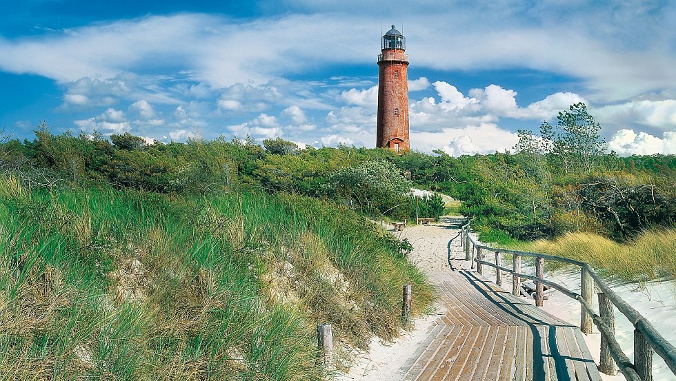 Latarnia morska w Darßer Ort koło Prerow, Fischland-Darß-Zingst, © TMV/Grundner Latarnia morska w Darßer Ort koło Prerow, Fischland-Darß-Zingst, © TMV/Grundner