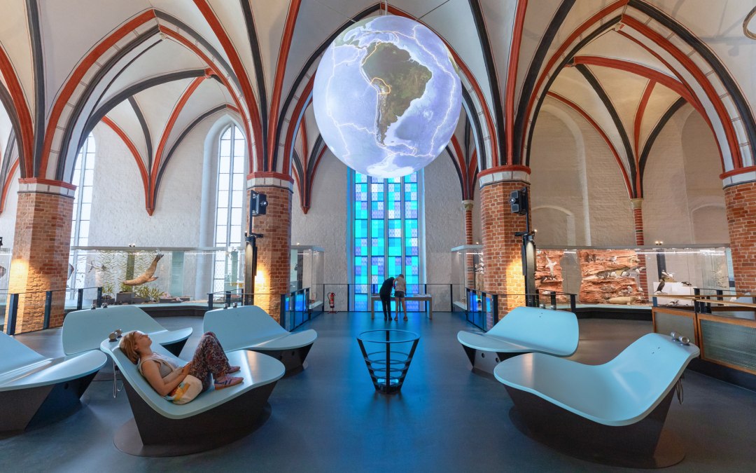Cyfrowe elementy uzupełniają nowo zaprojektowane gabloty i oryginalne okazy, © Anke Neumeister/Deutsches Meeresmuseum