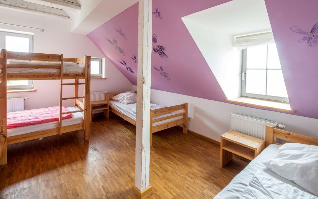 Er zijn 34 bedden verdeeld over 5 kamers in het clubhuis, © Henning Angerer