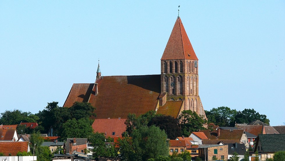The stately St. Mary's Church is the center of the town of Grimmen, © Ingo Belka