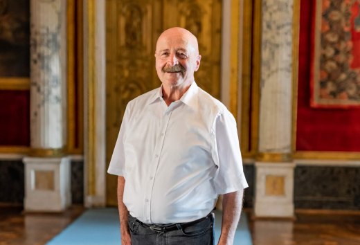 Palace guide Godehard Weichert knows all the details and anecdotes about the Schwerin residence. A portrait of him.
