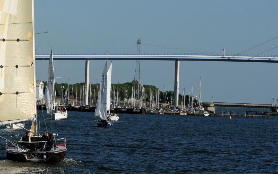 Steigers van het watersportcentrum Dänholm voor de twee Rügenbruggen, © Lutz Lampe, Stralsund