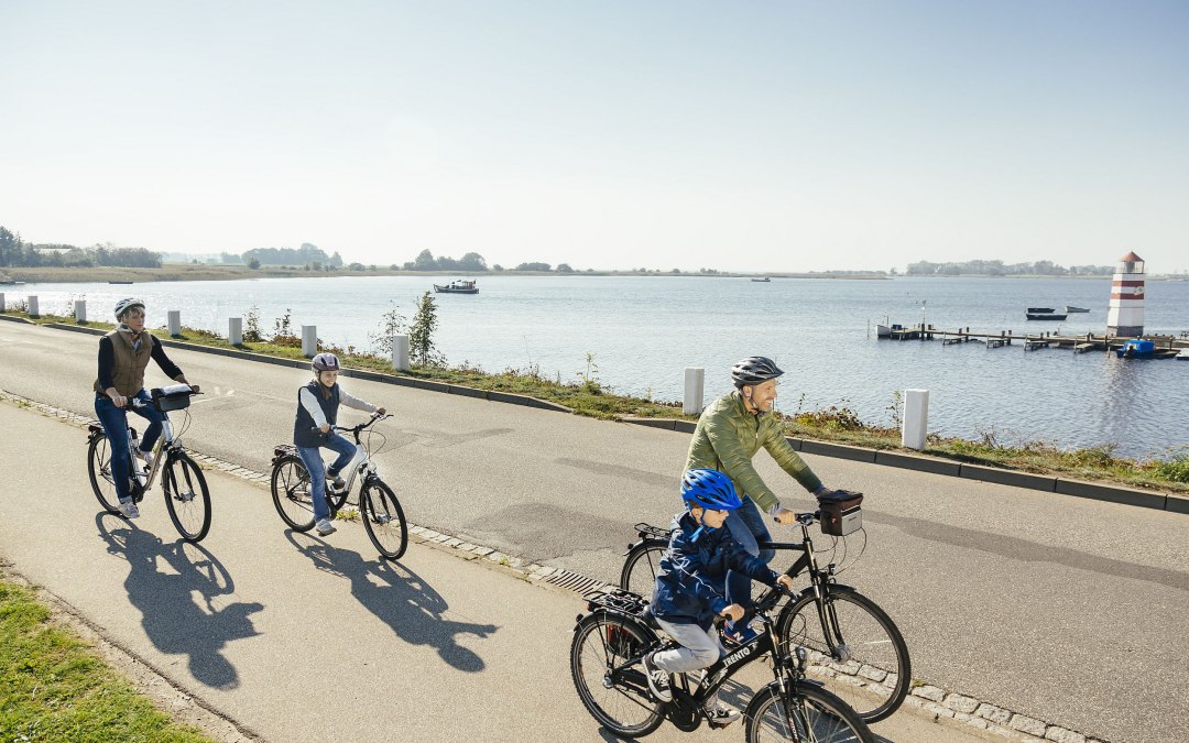 Family excursion to the port of Ummanz, © TMV/Roth
