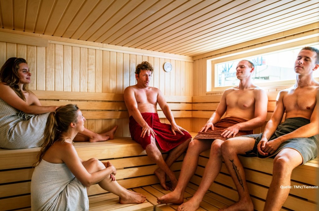 Guests in sauna room, © TMV/Tiemann