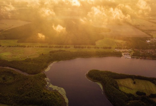 Niet alleen aan de Teterower See is de weg het doel. Ontdekt u de vakantiegebieden in Mecklenburg-Vorpommern, © TMV/Allrich