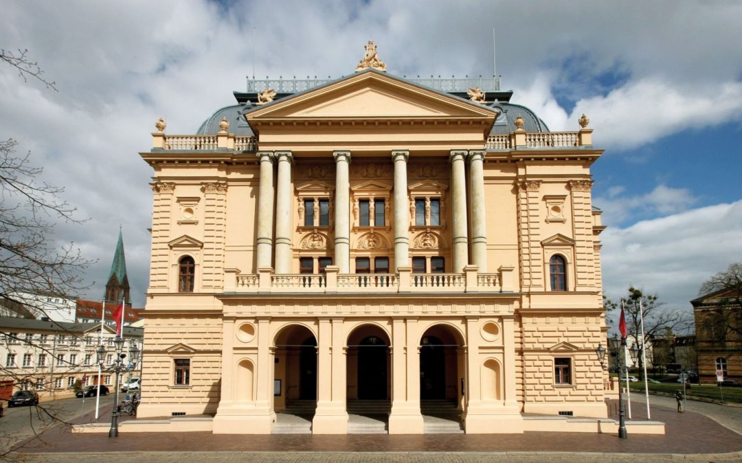 View of the historic building of the Mecklenburg State Theater in Schwerin., © Mecklenburgisches Staatstheater