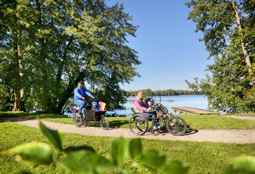 With the handbike on a discovery tour in Mecklenburg-Vorpommern, © DZT/Wegener