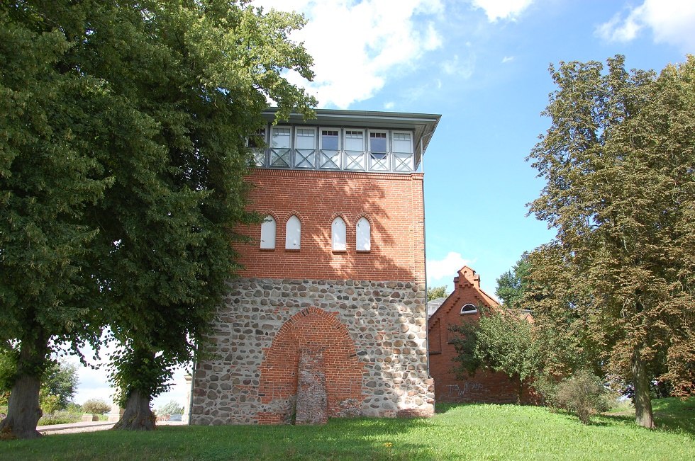 De Amtsbergtoren is het enige overgebleven deel van het officiële gebouw uit 1848., © Gabriele Skorupski