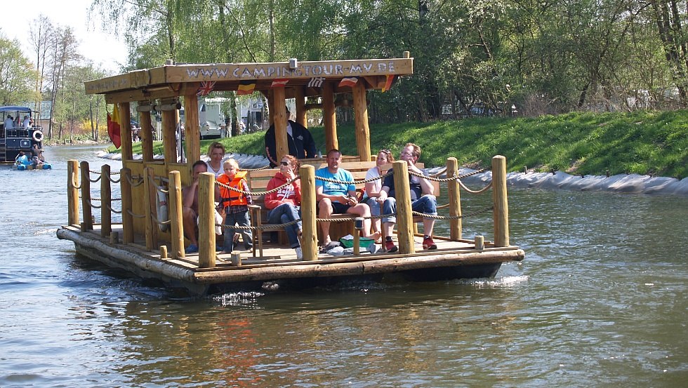 Driving license free raft tours on the Mecklenburg Lake District, © Naturcamping Malchow