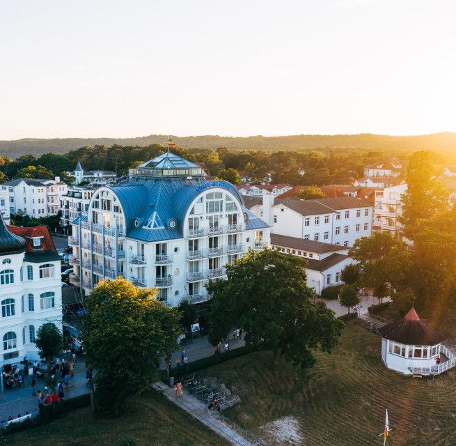 The &quot;Hotel am Meer&quot; appeals with its proximity to the Baltic Sea beach, its wellness area and the Blue Moon Lounge with panoramic view on the roof., © TMV/Friedrich