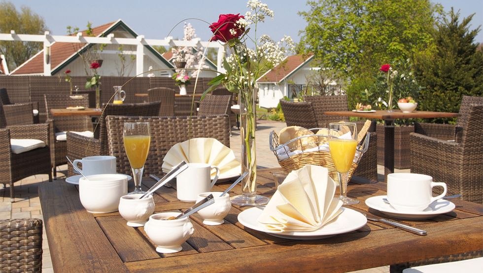 Terras met ontbijt bij Tarnewitzer Hof, © Hotelanlage Tarnewitzer Hof