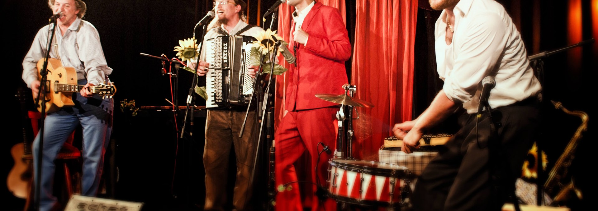 © GANKINO CIRCUS