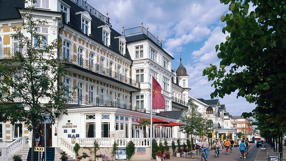 The gleaming white resort architecture on Usedom is a very special eye-catcher, © TMV/Grundner