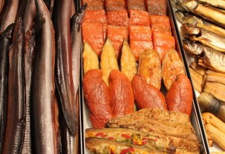 Smoked fish offer in fish store, © F&F Fisch und Feinkost GmbH