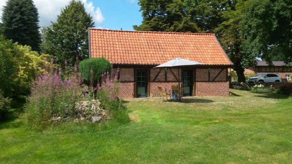 Het vakantiehuis is schilderachtig gelegen aan de rivier de Schaale, in het zicht van het landhuis Tüschow., © Archiv, Biosphärenreservatsamt Schaalsee-Elbe