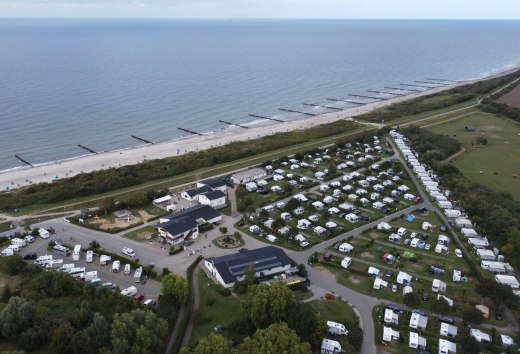 Wakacje na kempingu bezpośrednio na wybrzeżu, © BVCD/MV (e.V)