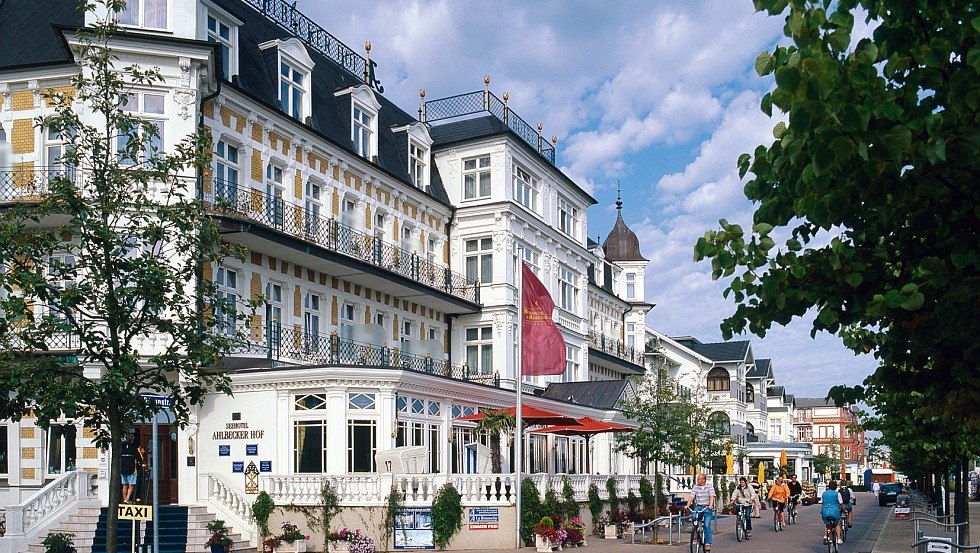 De stralend witte 'Bäderarchitektur' op Usedom is een bijzondere blikvanger, © TMV/Grundner