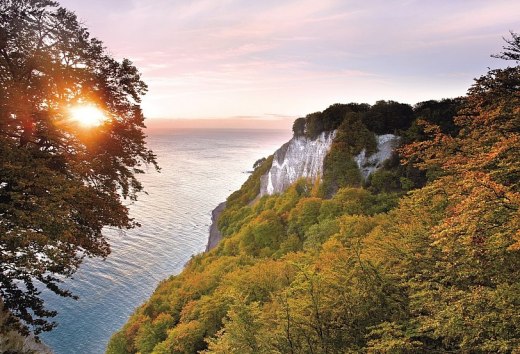 De krijtkust van het eiland Rügen in het warme licht van de herfst, © TMV/Grundner