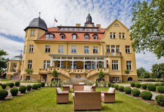 Experience the view of the park and the Schlosshotel Wendorf for yourself and in person, © Grand Hotel Schloss Wendorf