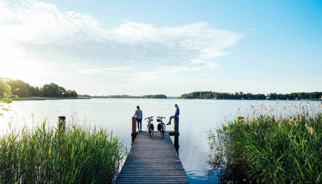 Na trasach rowerowych w Meklemburgii-Pomorzu Przednim znajduje się wiele jezior, nad którymi można się zrelaksować, © TMV/Gänsicke