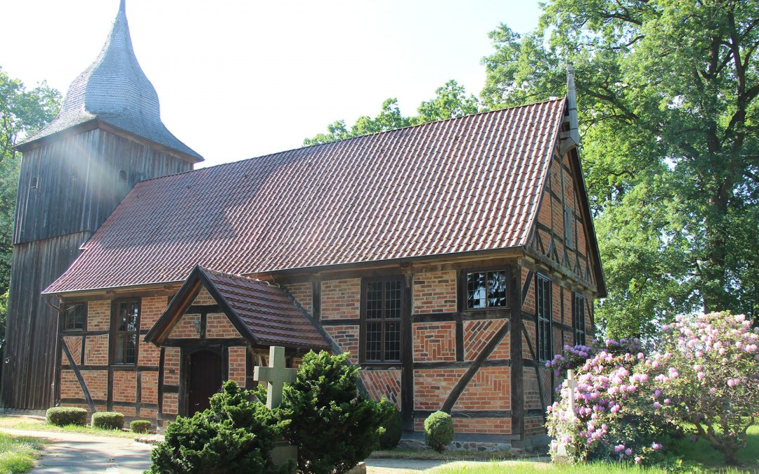 Widok z zewnątrz - kościół Dammwolde, © Silke Voss