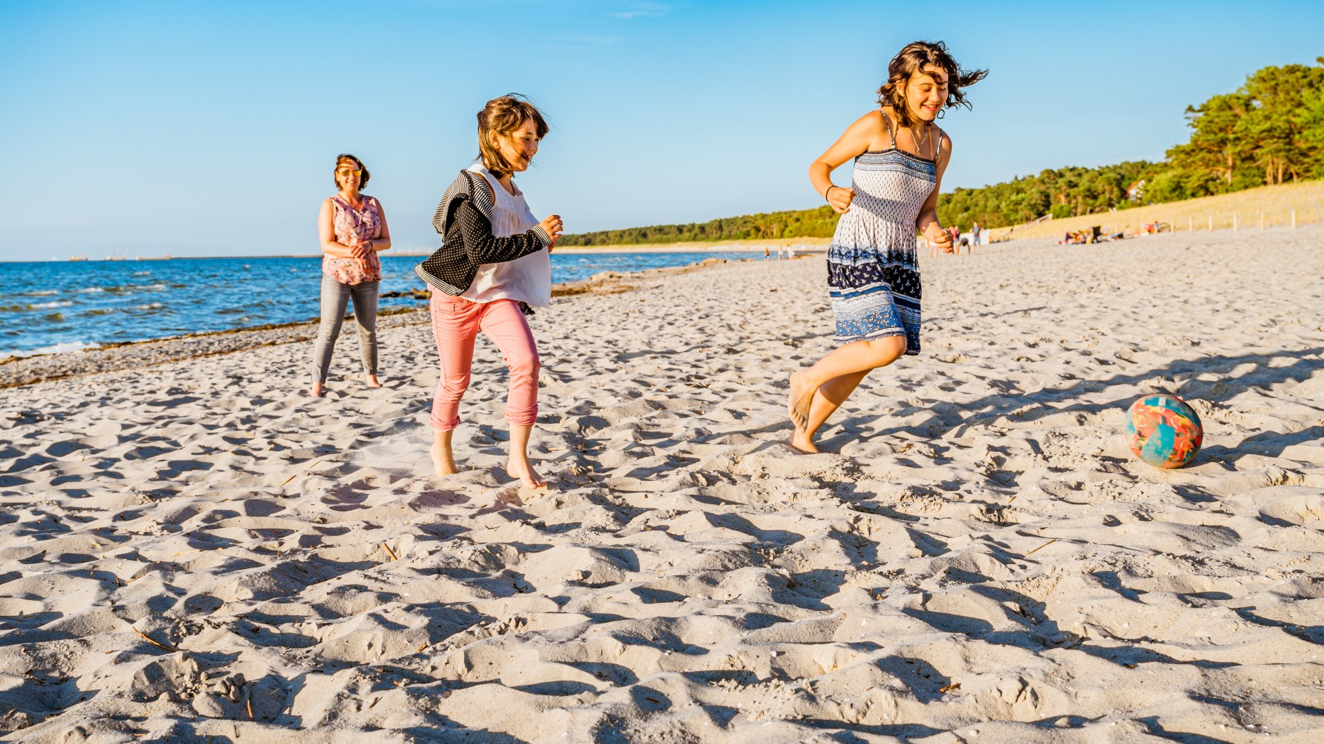 A round of beach soccer always goes. After all, it's the vacations!, © TMV/Tiemann