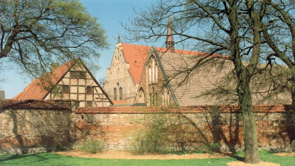 Widok na klasztor Świętego Krzyża z murów obronnych, © Irma Schmidt