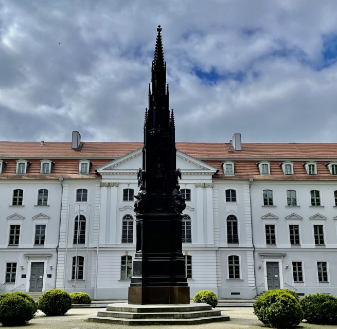 The University of Greifswald with the Rubenow Monument., © Gudrun Koch