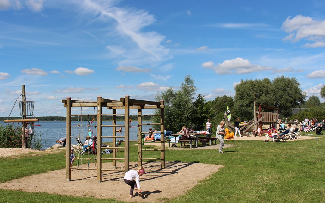 Mały plac zabaw w Untergoehren / Strandwiese / Badestelle, © Kur- und Tourismus GmbH Göhren-Lebbin