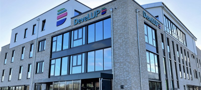 © DeveLUP