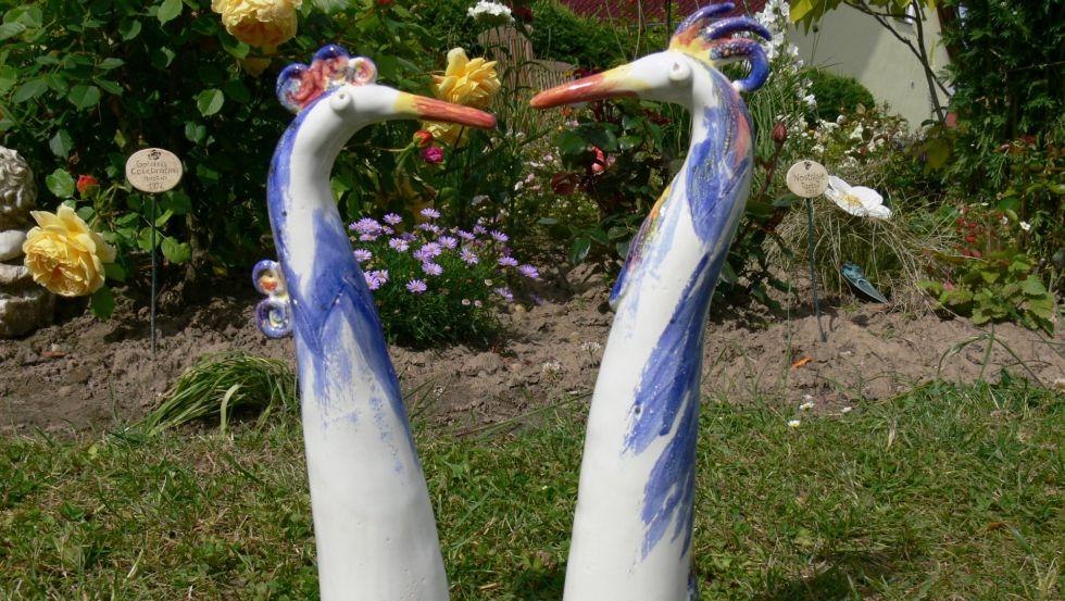 Ceramic cranes in the rose garden, © Rosentau-Keramik/Rehfeld