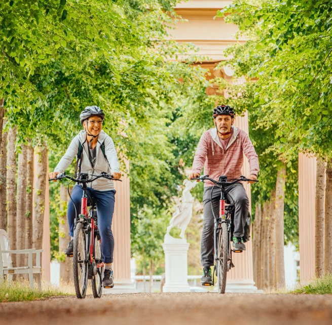 Fietsen door Neustrelitz - een paar ritten door een laan