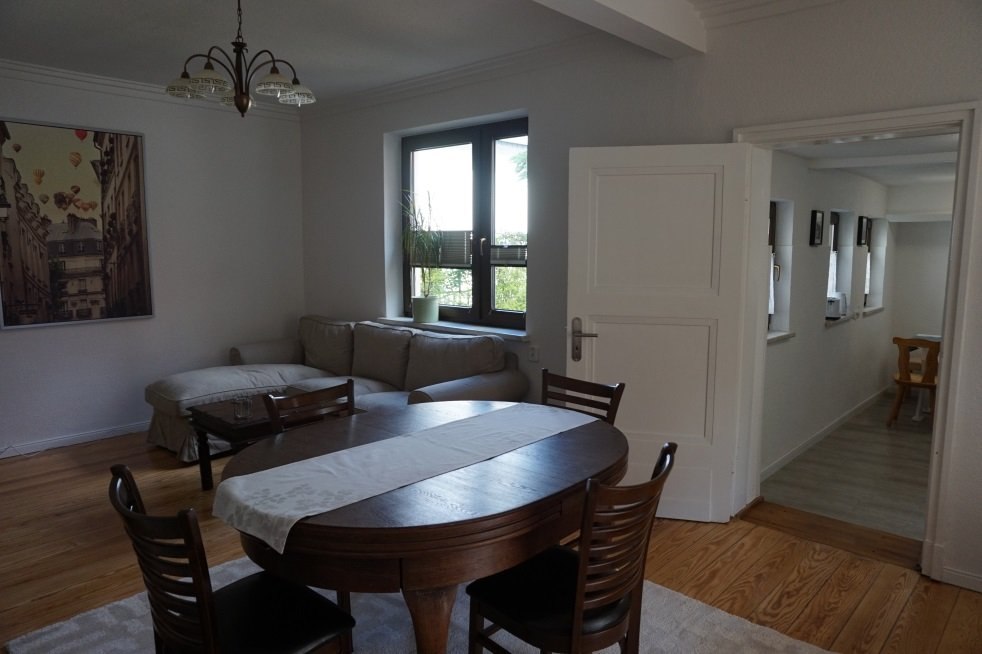 Grote en gezellige woonkamer in onze vakantiewoning vlakbij de stad in Rostock, © C. Struck