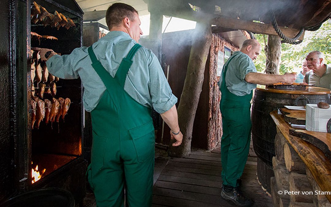 Show smokehouse "Zur Reuse" at the port of Althagen, © Peter von Stamm