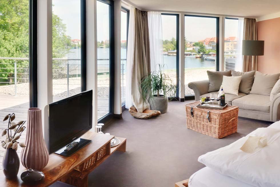Stylish studios, on request with a fairy-tale lake view, © Hotel Rosendomizil, Malchow