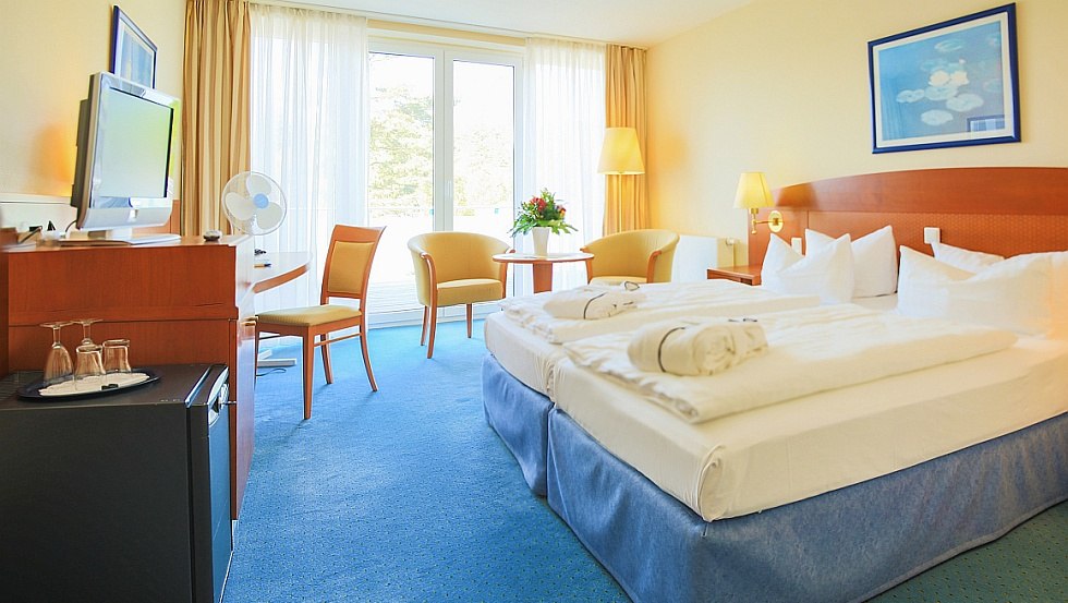 De comfortabele kamers, suites en appartementen nodigen je uit om te ontspannen, © Seehotel BINZ-THERME Rügen