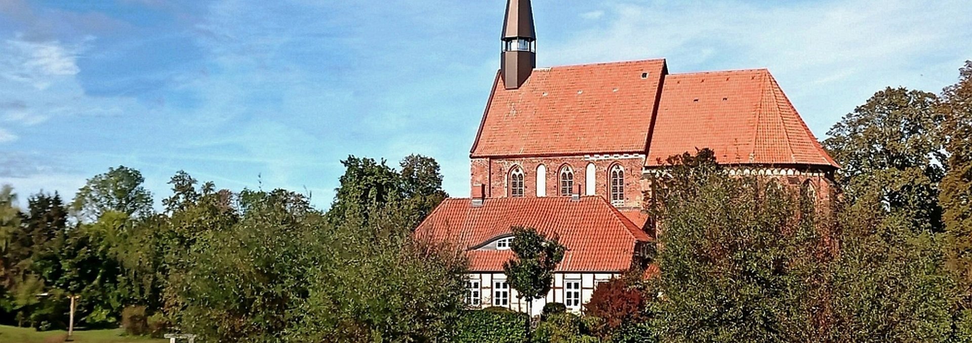 Backsteinkirche-Starkow-mit-neueem-Turm, © Backstein Geist und Garten e.V.