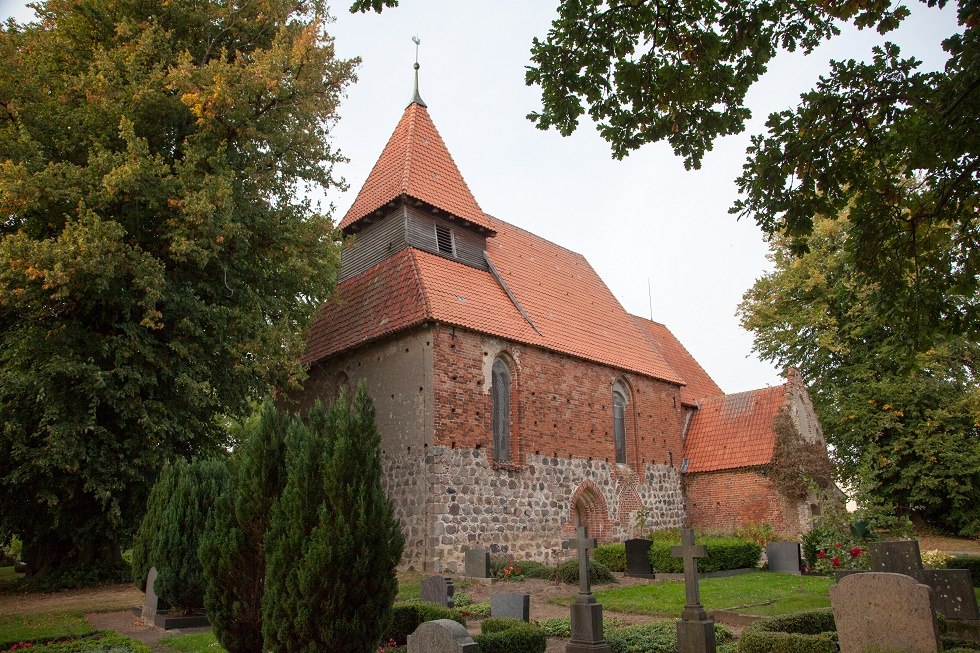 The church is an early Gothic fieldstone building., © Frank Burger