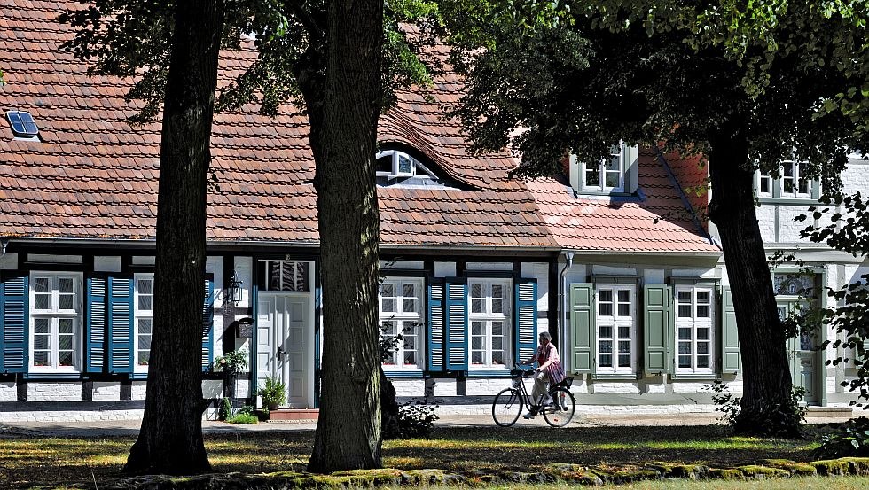 Ludwigslust zdobią również kolorowe domy z muru pruskiego, © TMV/ Neumann
