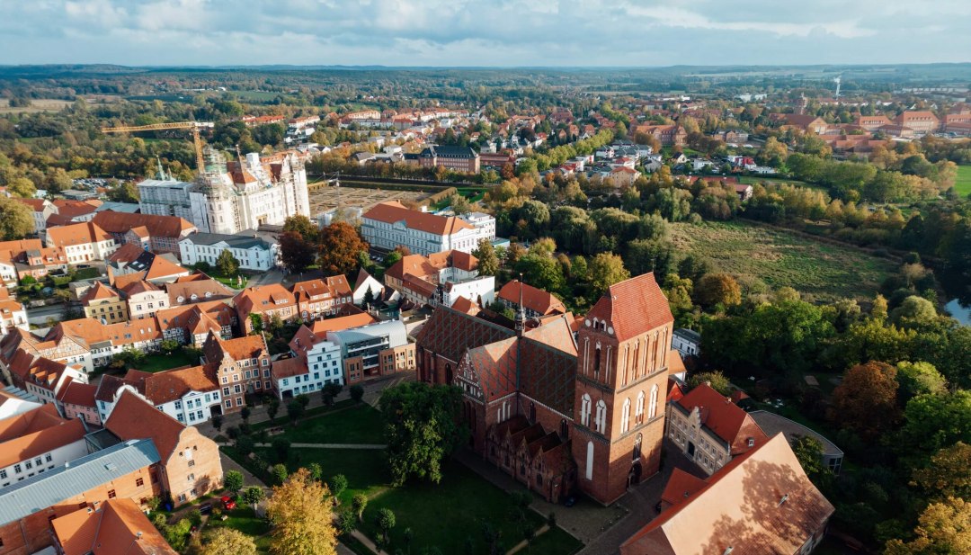 Kasteel Güstrow en de kathedraal vanuit de lucht - Barlachstadt Güstrow